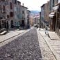 Après la descente des grands escaliers, vous débutez l'étape en empruntant la rue des Tables. 